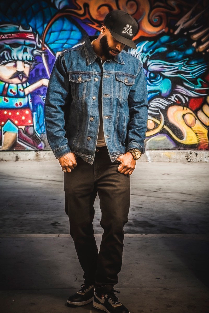 “KEEPING IT LA”